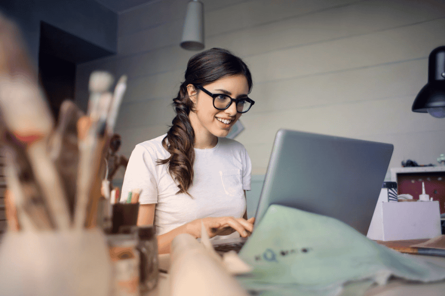 Woman in front of a computer